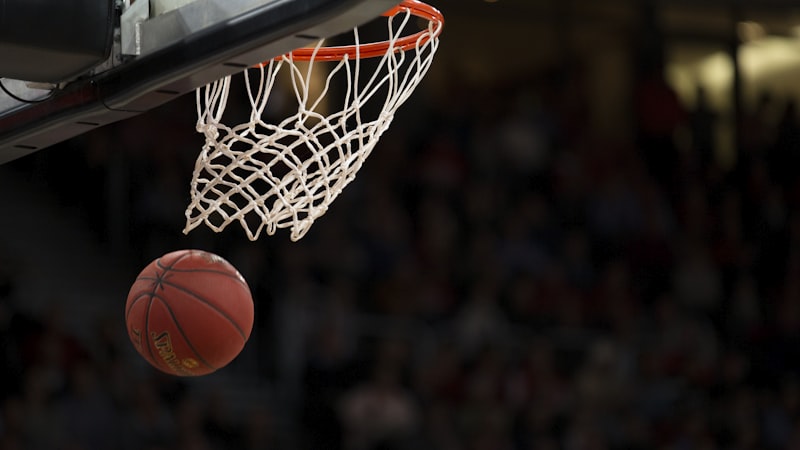 NBA总决赛湖人队与勇士队激烈对抗高清直播画面